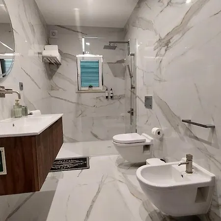 Deluxe Two-bedroom In Fátima